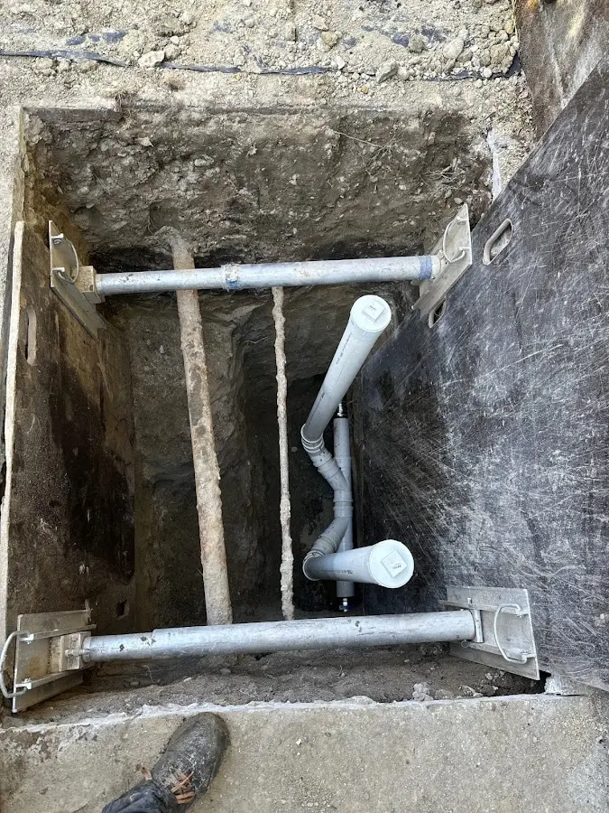 Experienced plumber completing Drain Cleaning work in Tampa